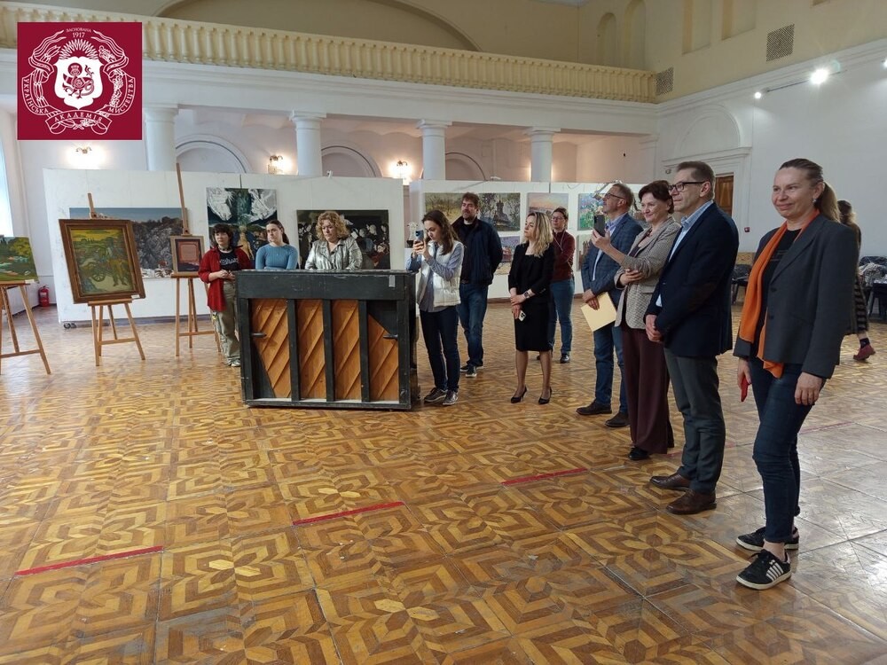 РЕПОРТАЖ З ВІДКРИТТЯ СТУДЕНТСЬКОЇ ВИСТАВКИ "НЕВІДОМІ”
