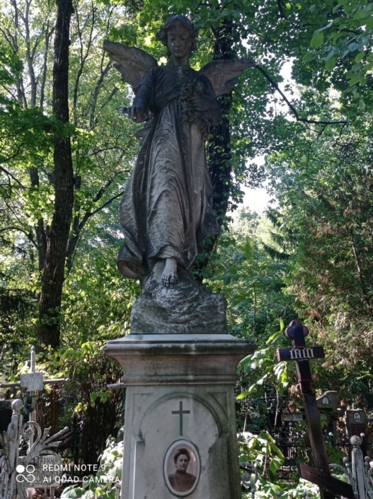 Охорона історичних поховань та надгробків