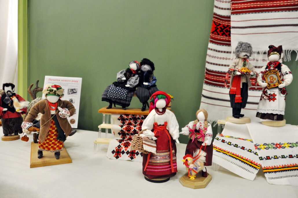 01_Виставка ляльок